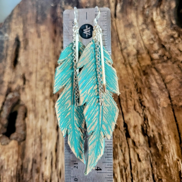 Leather feather earrings with porcupine quills - Picture 3 of 3